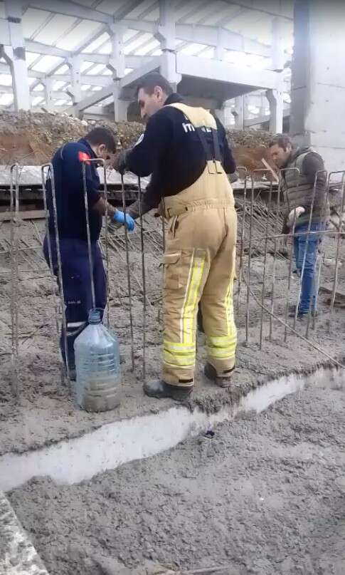 İşçiler tonlarca betonun altında kaldı! 1 ölü, 2 yaralı var 12